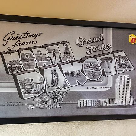 Super 8 By Wyndham Grand Forks Hotel Екстериор снимка