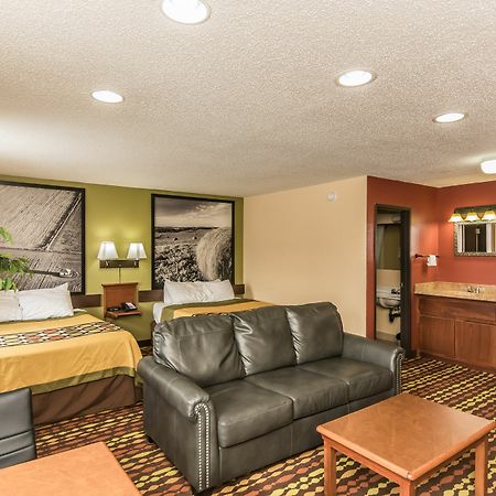 Super 8 By Wyndham Grand Forks Hotel Екстериор снимка