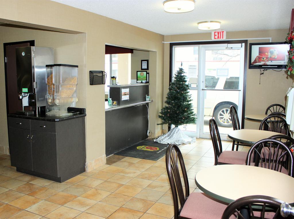 Super 8 By Wyndham Grand Forks Hotel Екстериор снимка