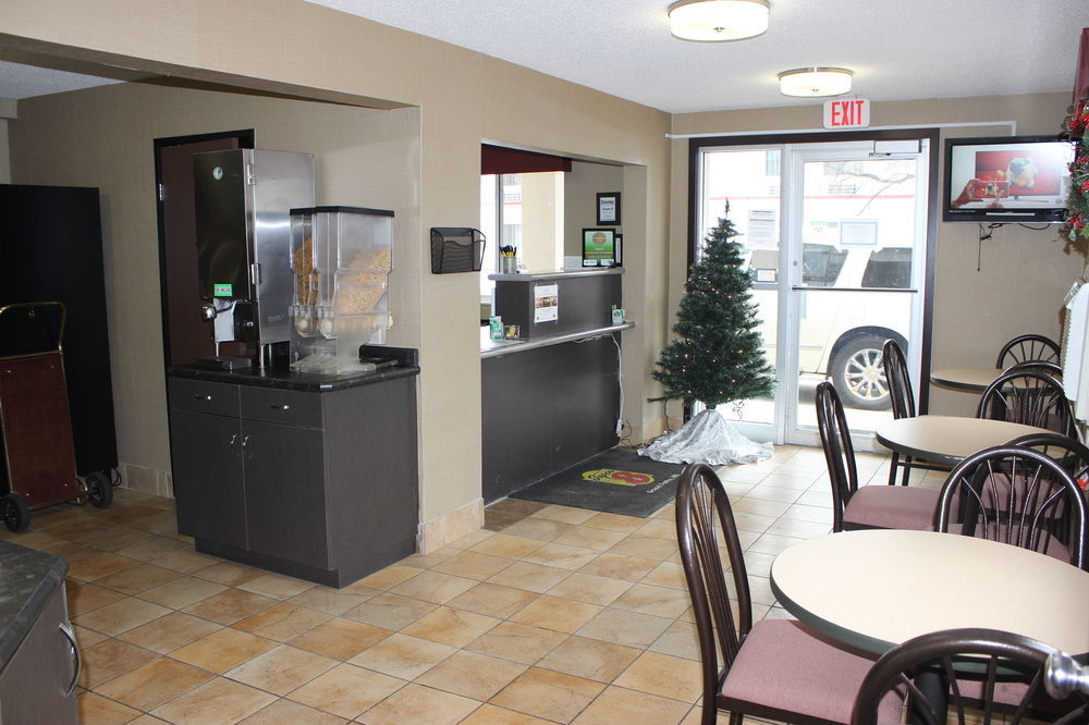 Super 8 By Wyndham Grand Forks Hotel Екстериор снимка