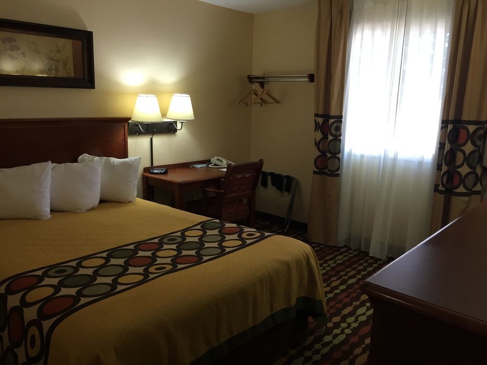 Super 8 By Wyndham Grand Forks Hotel Екстериор снимка