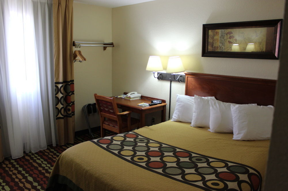 Super 8 By Wyndham Grand Forks Hotel Екстериор снимка