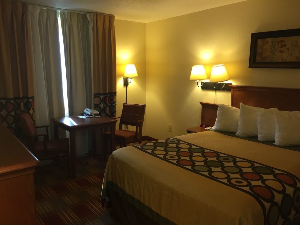 Super 8 By Wyndham Grand Forks Hotel Екстериор снимка