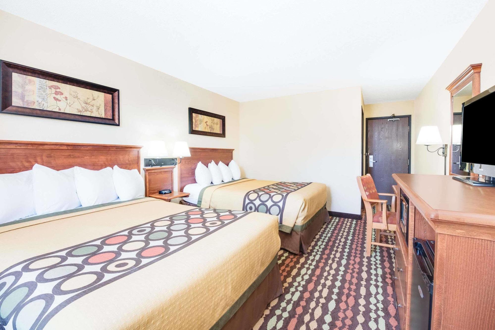 Super 8 By Wyndham Grand Forks Hotel Екстериор снимка