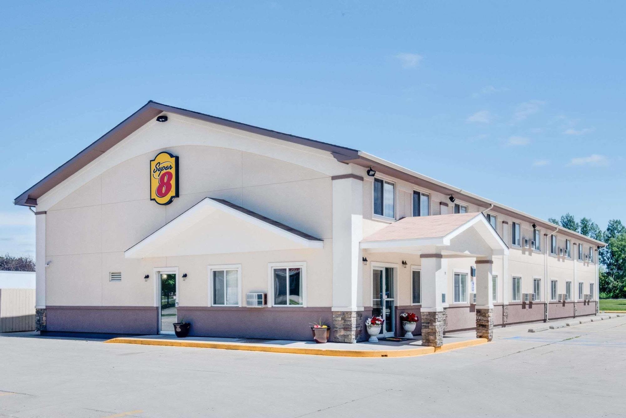 Super 8 By Wyndham Grand Forks Hotel Екстериор снимка