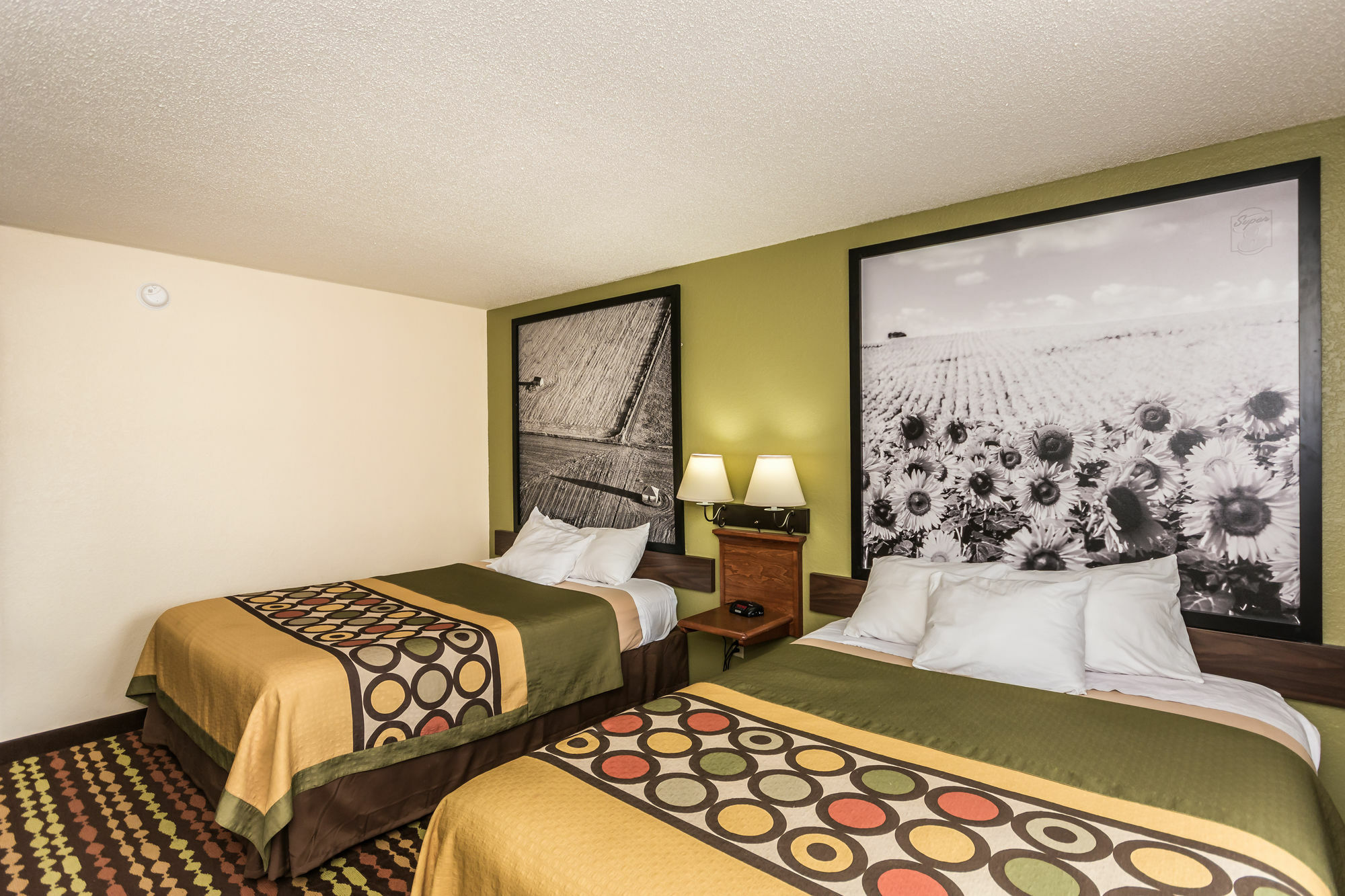 Super 8 By Wyndham Grand Forks Hotel Екстериор снимка