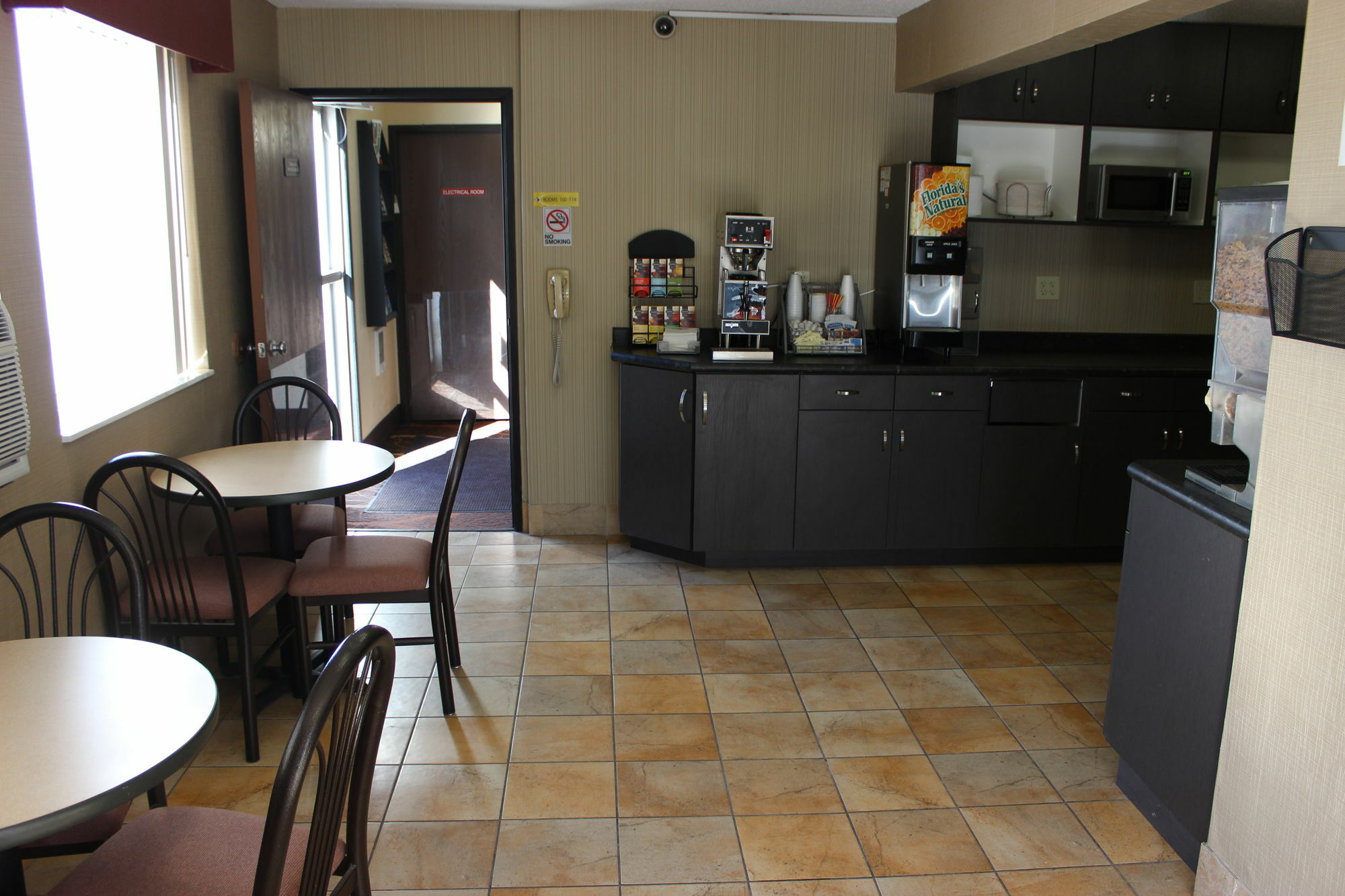 Super 8 By Wyndham Grand Forks Hotel Екстериор снимка