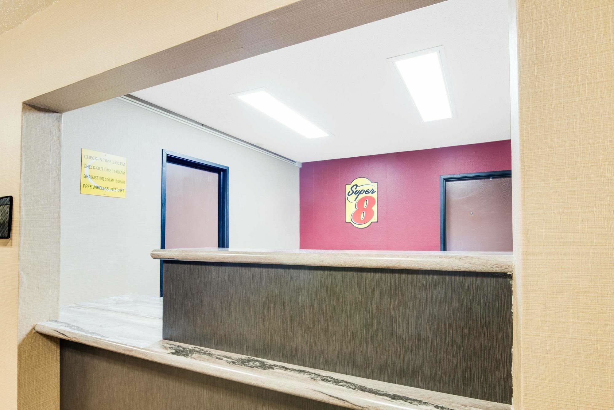 Super 8 By Wyndham Grand Forks Hotel Екстериор снимка
