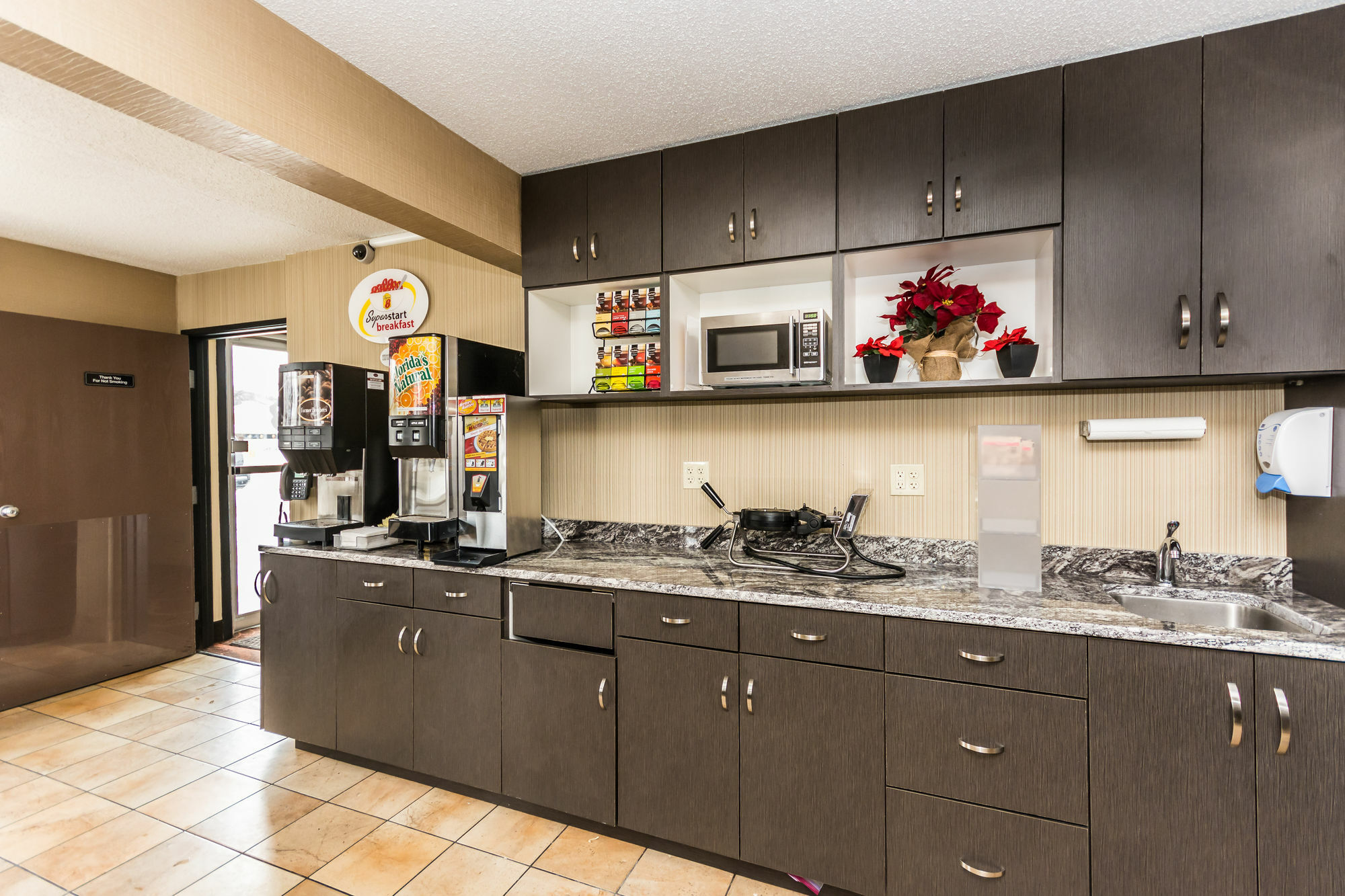 Super 8 By Wyndham Grand Forks Hotel Екстериор снимка